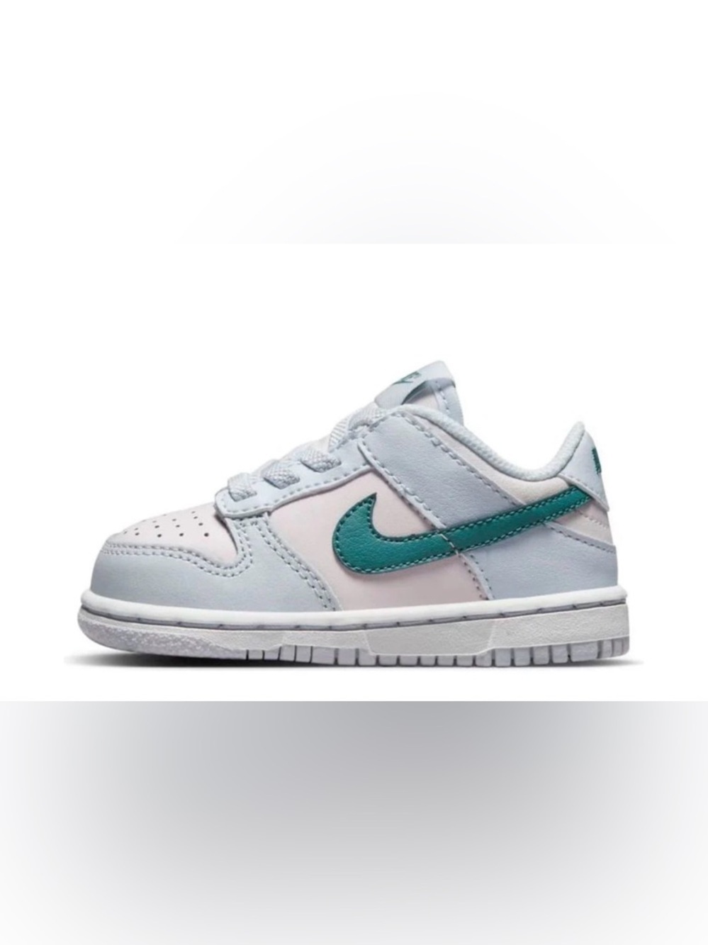 Nike Kids Low-Top Sneaker in White and Teal Green